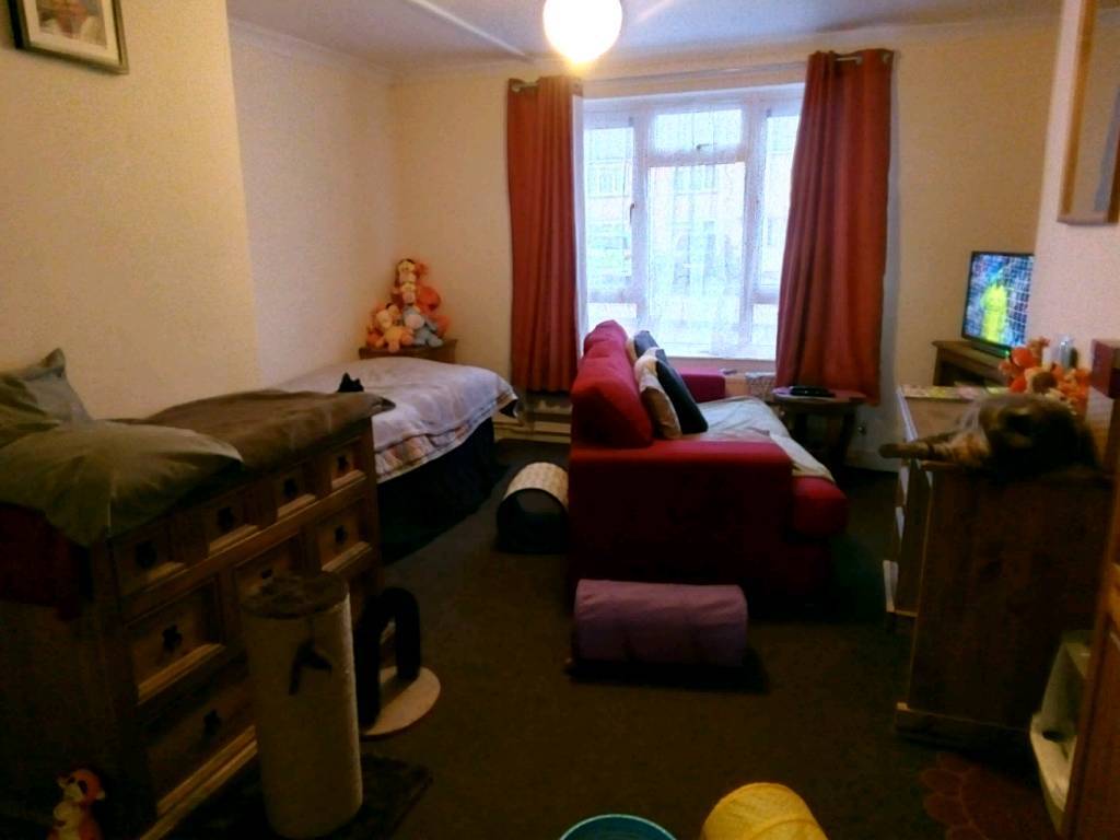 Colchester borough council bedsit. Exchange swap.. I want 1 bedroom