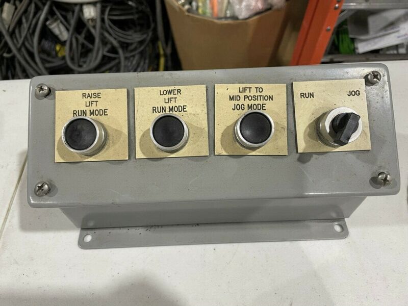 Hoffman Pushbutton Enclosure With 3 Pushbutton & 2 Pos Selector Switch  B128
