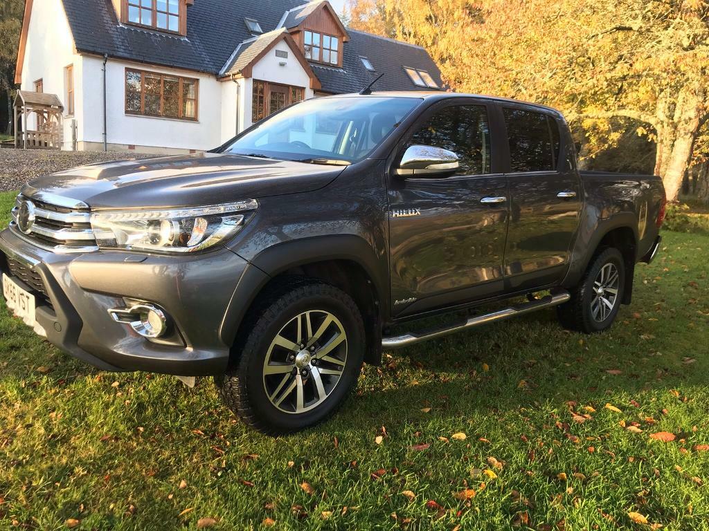 Toyota hilux invincible