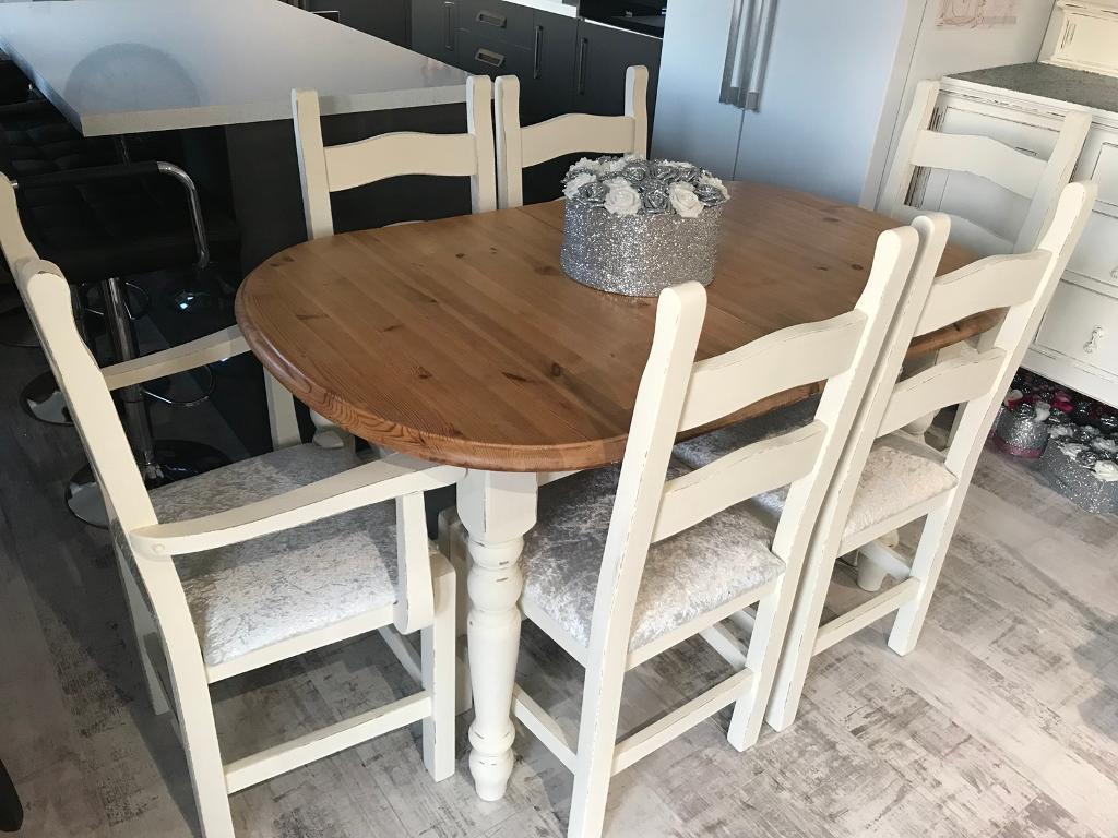 Extendable dining table with 6 cream crushed velvet chairs | in