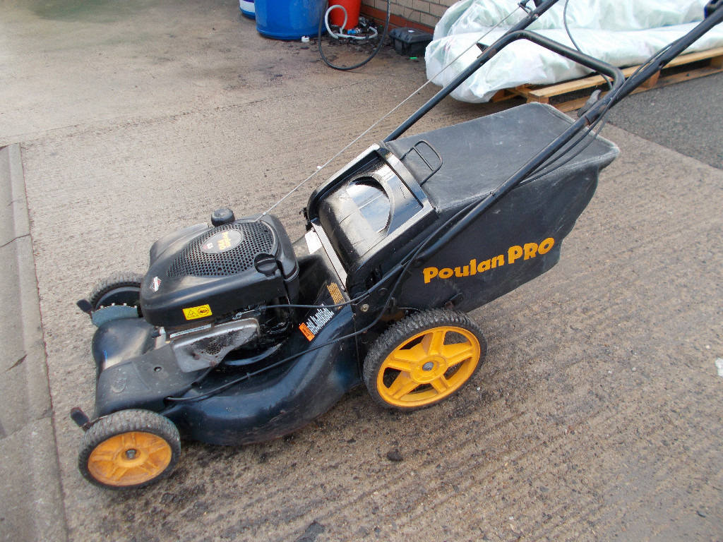 Poulan Pro 21Inch 6.5 HP Petrol SelfPropelled Mulching Mower in