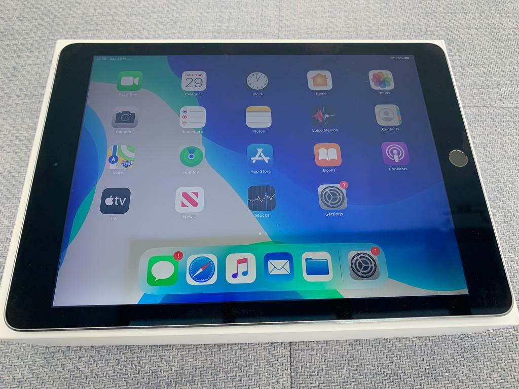 Apple iPad Air 2nd Generation 9.7" 128GB, Space Grey, WiFi (A1566) in