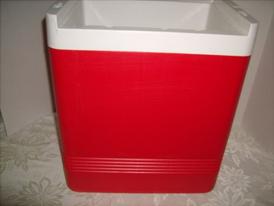 Igloo Red Legend  24 Can Capacity Cooler Red & White *Great Shape*