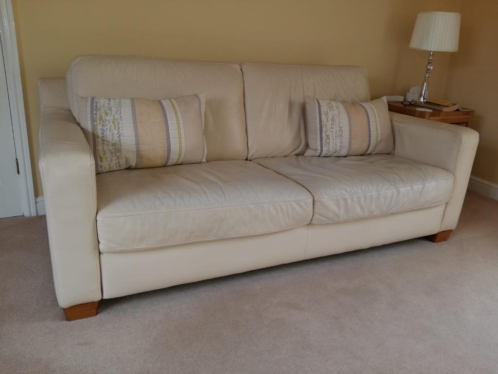 Natuzzi cream leather 3 piece suite, 3 seater, 2 seater sofas & chair