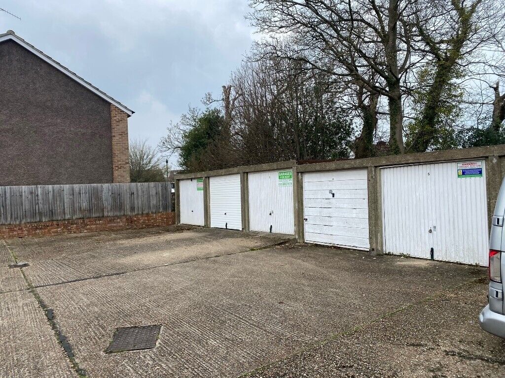 CHEAP SECURE GARAGE FOR RENT, 24/7 IDEALLY LOCATED IN PEMBURY TUNBRIDGE WELLS, KENT