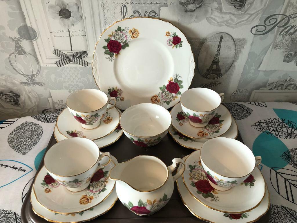 15 piece crown royal roses fine bone china tea set in Cumbernauld