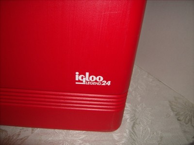 Igloo Red Legend  24 Can Capacity Cooler Red & White *Great Shape*