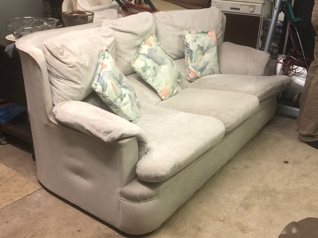 Great quality 2 and 3 seater British made sofas with contrast scatter cushions in Bridgend