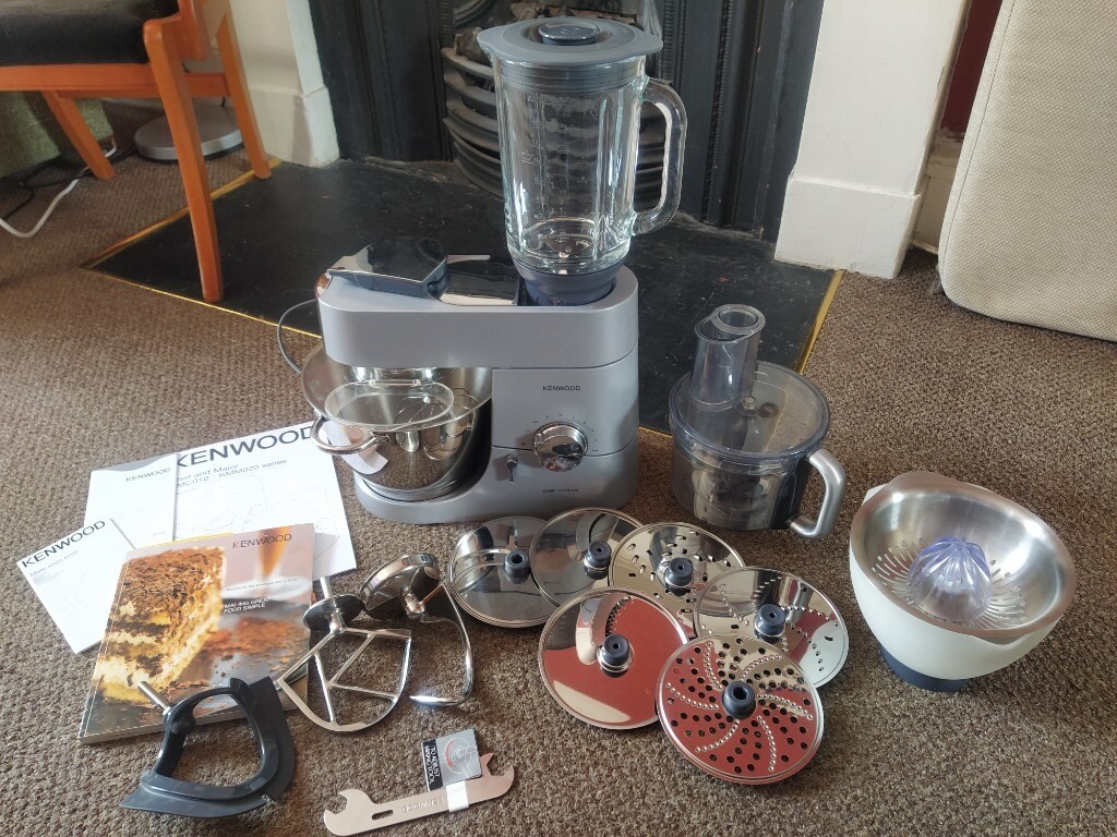 Kenwood Chef Titanium KMC010 with Lots of Attachments. in New Town
