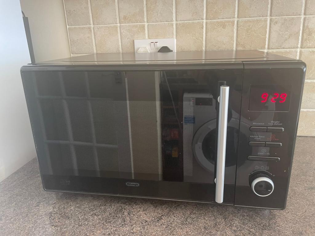 De'Longhi 900W Enamel Cavity Combination Microwave Black in Woodley