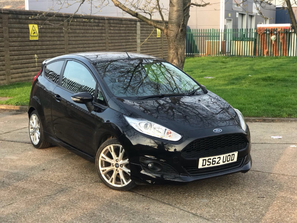 FORD FIESTA ZETEC S 1.6 TURBO DIESEL . PARKING SENSORS. 1 YEAR MOT