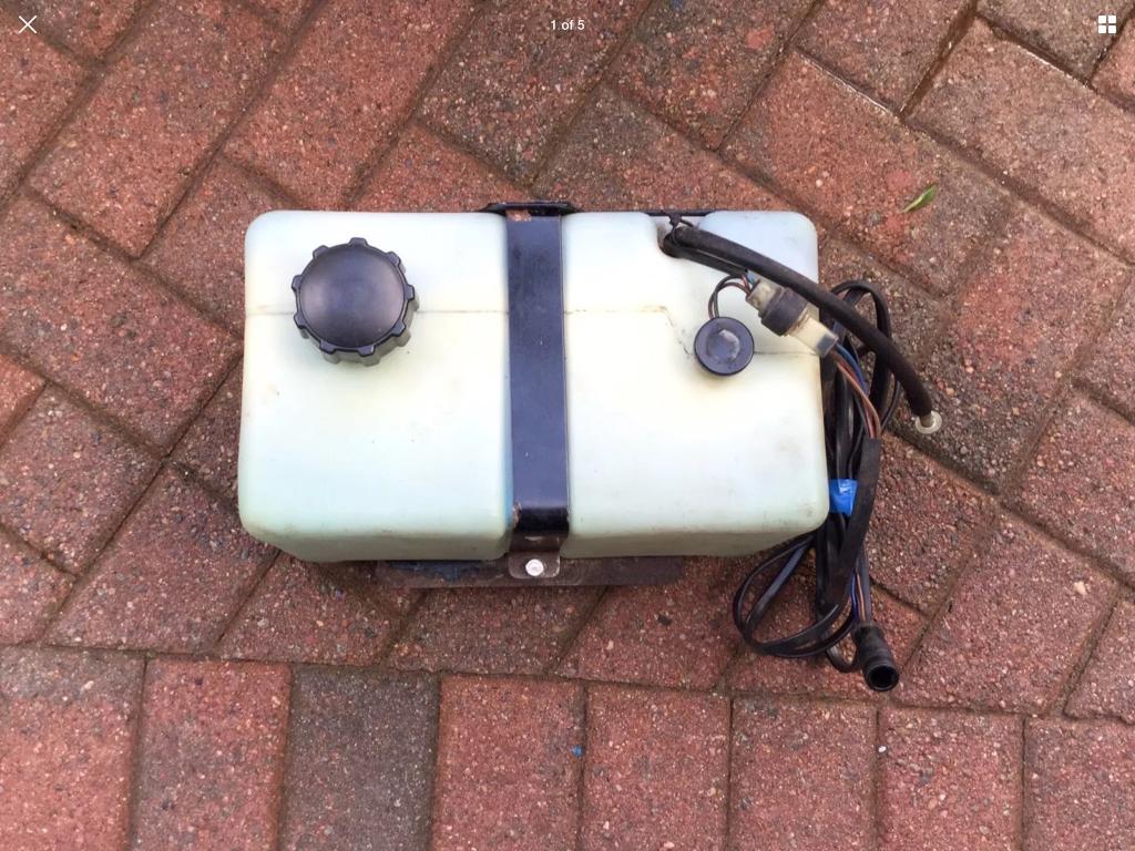 BOAT YAMAHA OUTBOARD EXTERNAL 2 TWO STROKE OIL TANK COMPLETE WITH WIRING LOOM in Ballymena