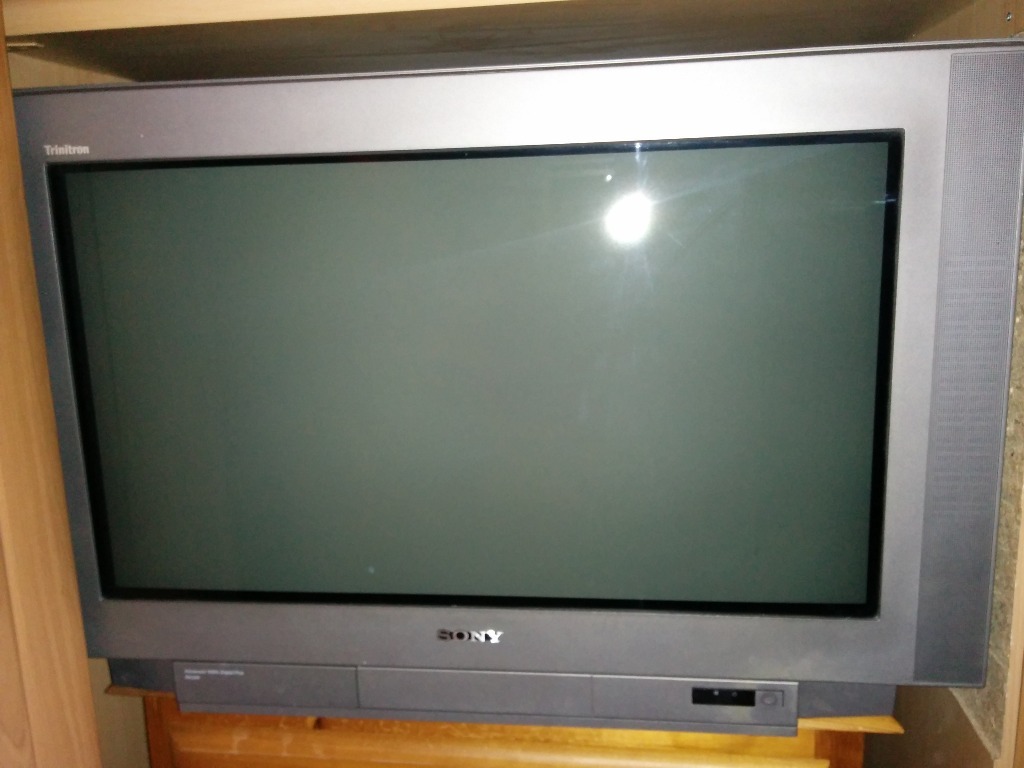 Sony 32 inch Trinitron TV (old 'fat' style), model no KV 32 FX 60 in