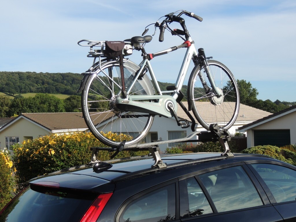 Thule Aluminium wedge roof bar system and Volvo bike carrier. Also