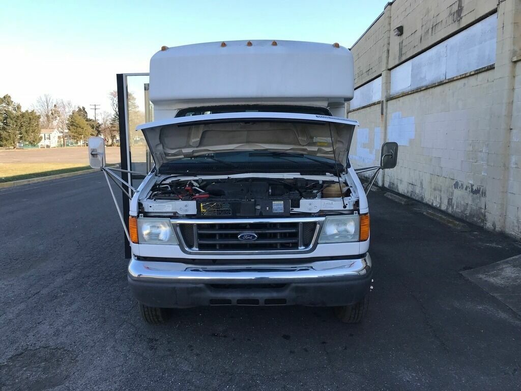 2006 Ford E-Series Chassis E 350 SD 2dr Commercial/Cutaway/Chassis 138