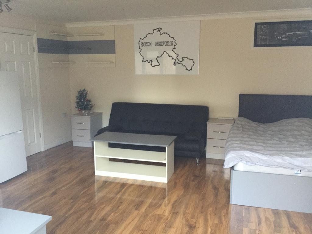 1 Bedroom Annex (All bills included) in Southall, London Gumtree