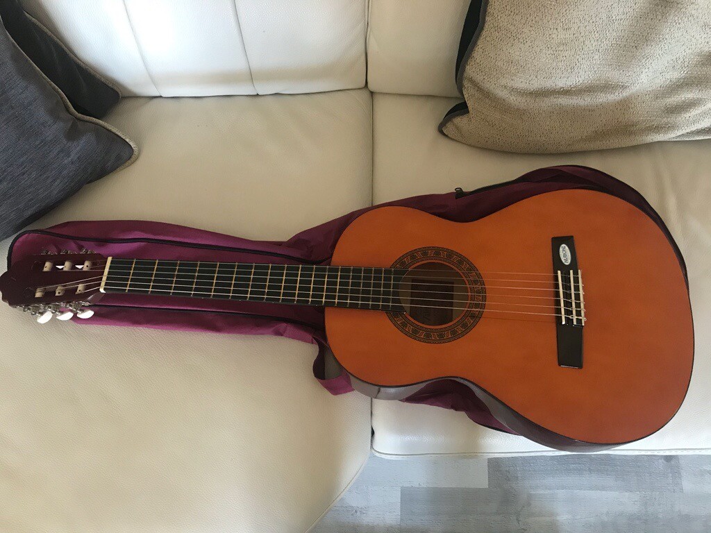 never-been-used-valencia-cg160-3-4-guitar-with-soft-case-in-maryhill