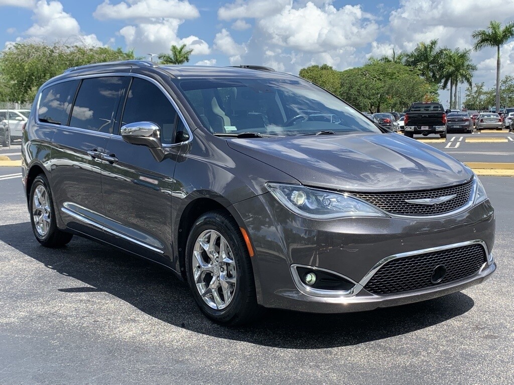 Owner 2017 Chrysler Pacifica Limited