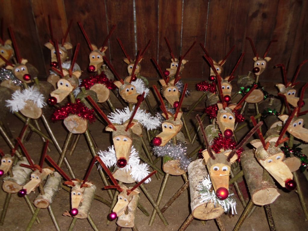  CHRISTMAS  RUSTIC REINDEER LOG REINDEER WOODEN REINDERR 