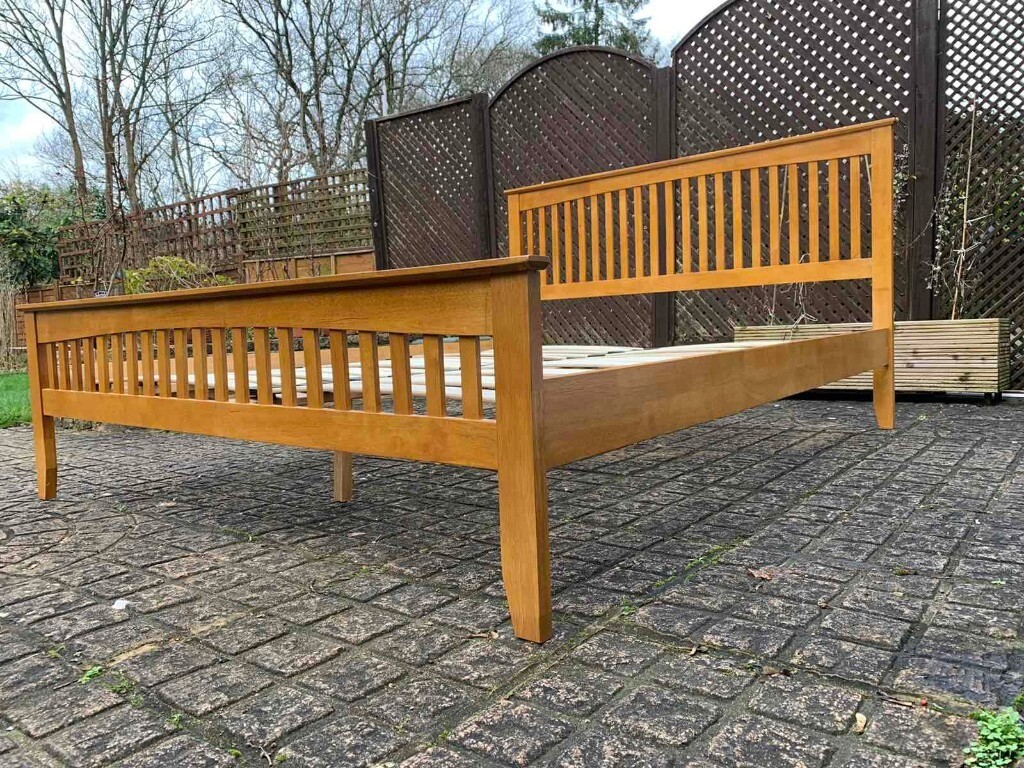 Solid Wood Shaker Style King Size Slatted Bed Frame 5ft Excellent