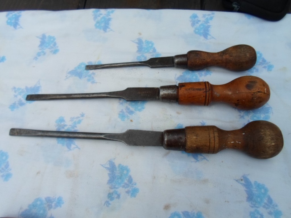set of 3 large wooden handle screwdrivers as per photos in Abergele