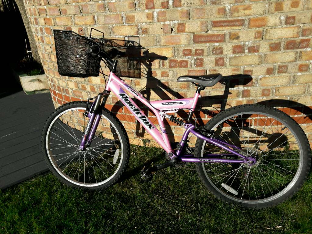 girls pink mountain bike