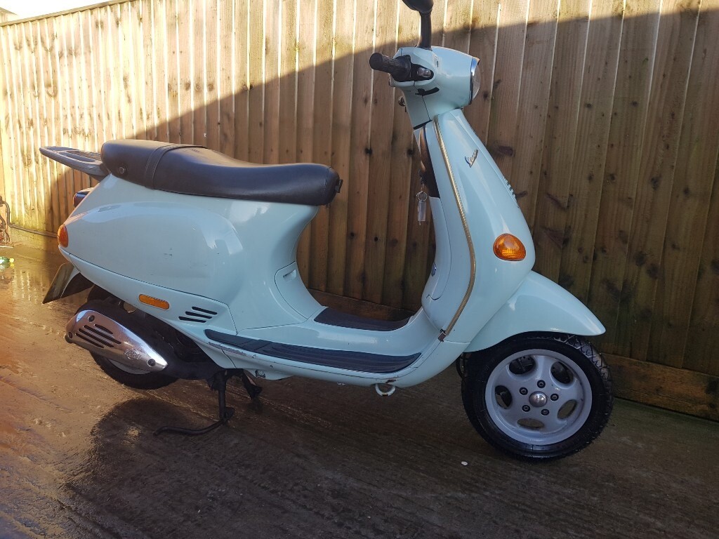 Can deliver piaggio vespa et4 125cc mint condition | in Swindon ...