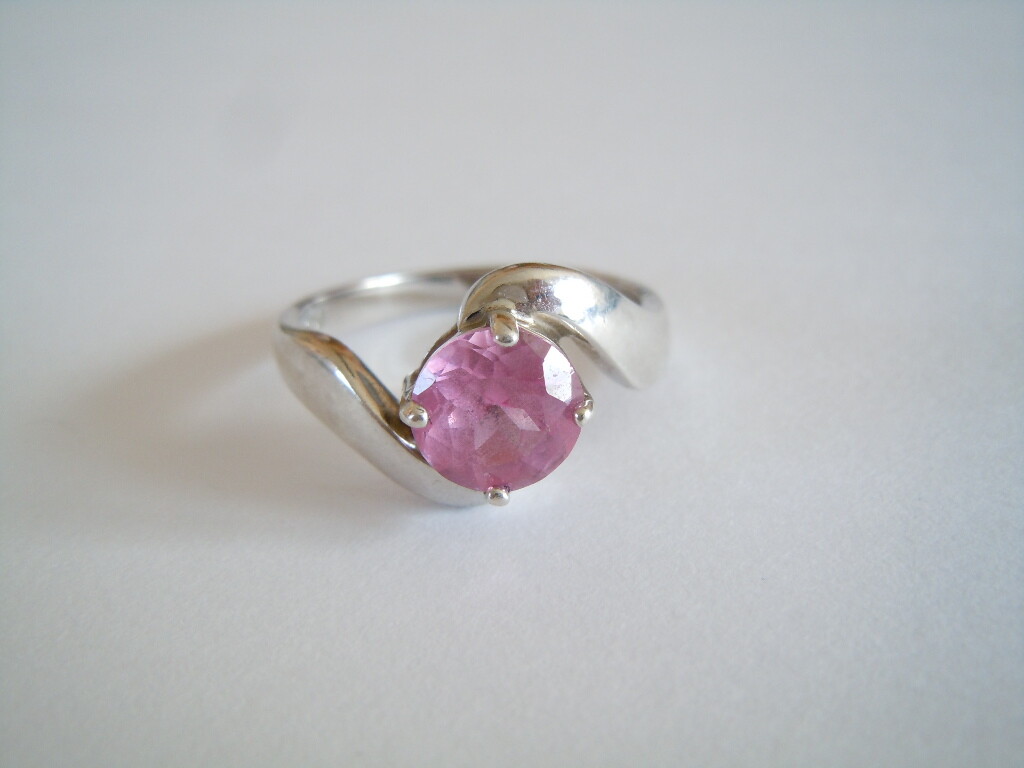 925 Sterling Silver Ring with Pink DQCZ Cubic Zirconia 3.9 g
