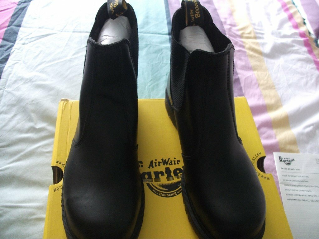 dr martens safety boots size 8