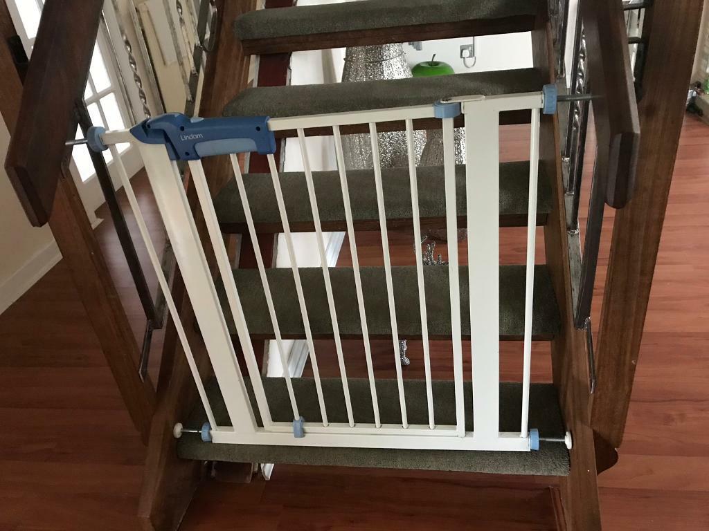 Lindam Sure Shut Axis Pressure Fit Safety Gate 82 89 cm in
