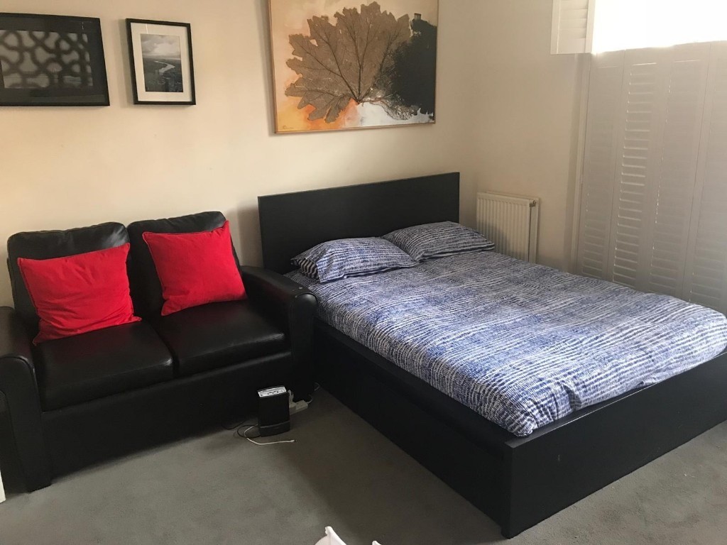 Ikea king size bed&matress with a chest of 4 storage drawers in