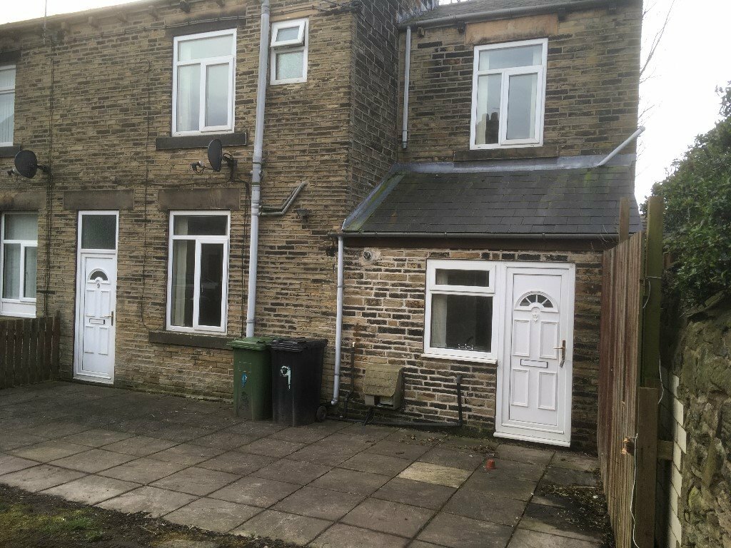 2 Bedroom Double Fronted End Terrace House in Dewsbury, West