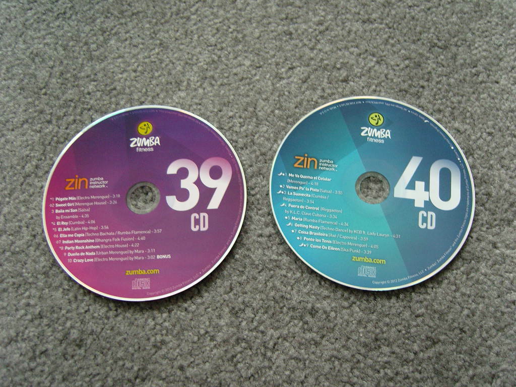 Zumba Fitness  DVD 3本とスティック2本セット　新品 Zumba Fitness DVD 3本とスティック2本セット 新品