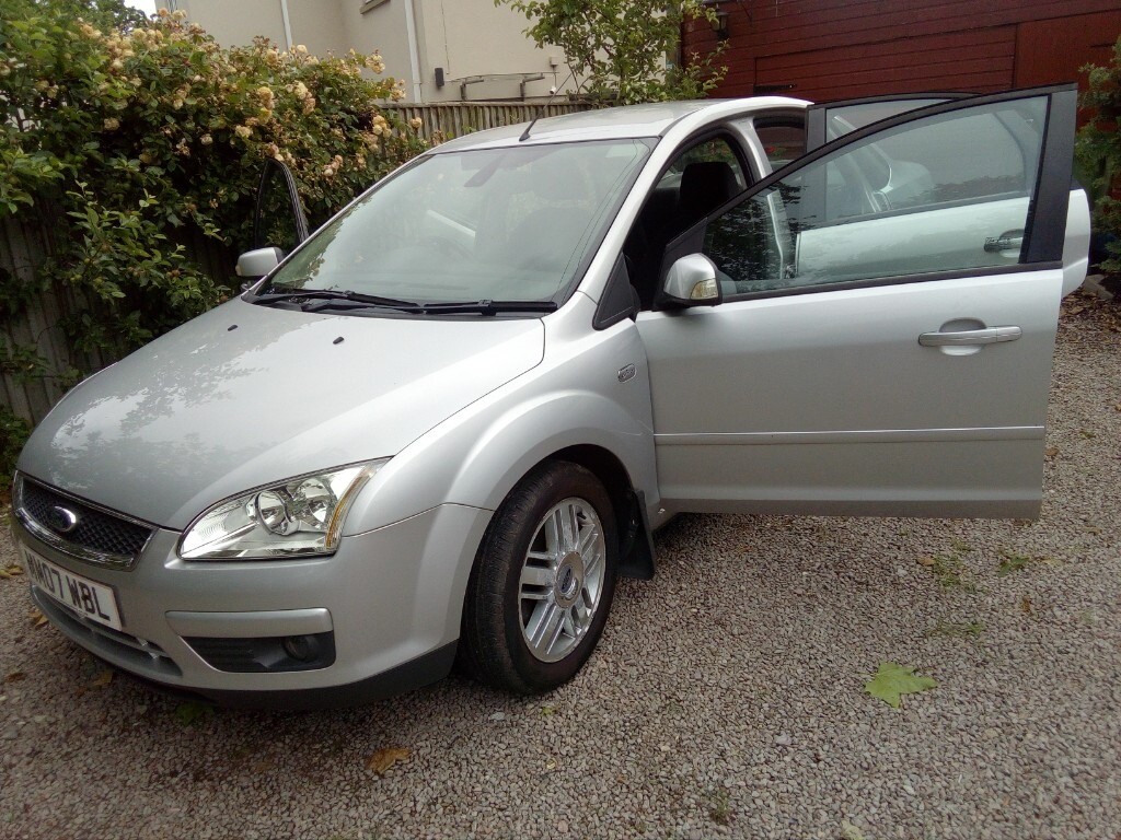 Saloon ford focus