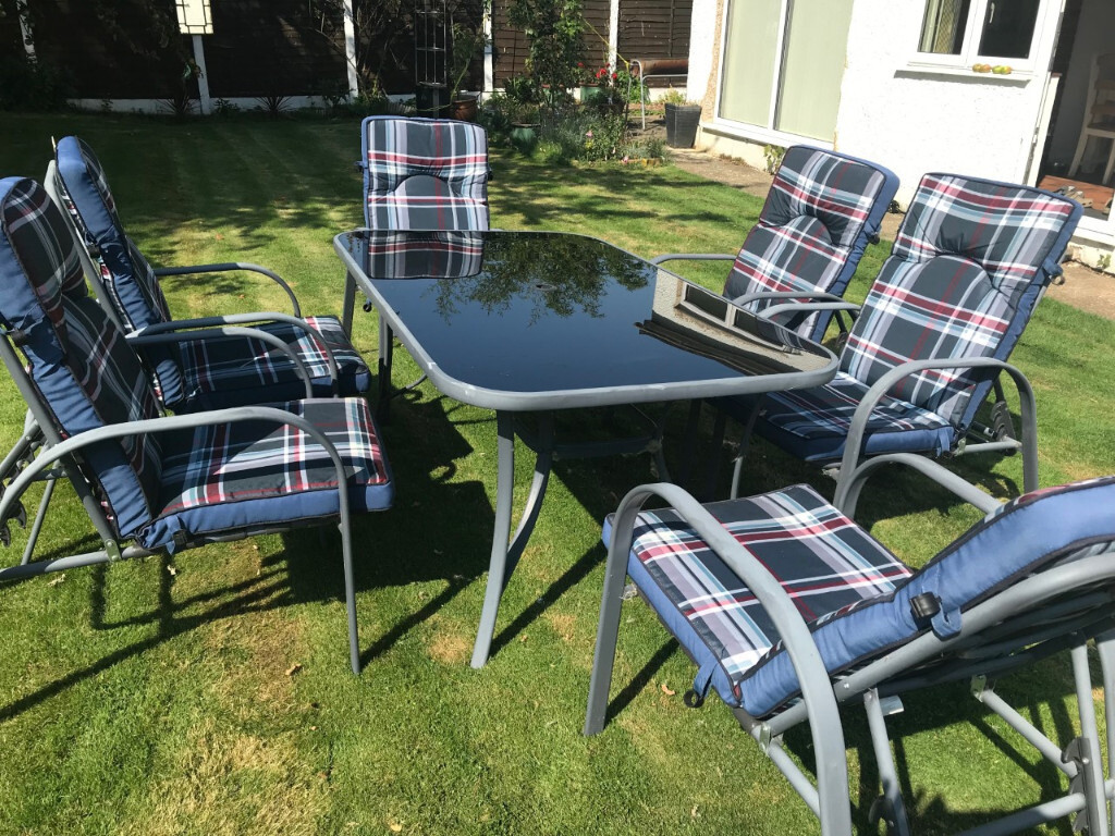 garden table and six chairs in Gravesend, Kent Gumtree