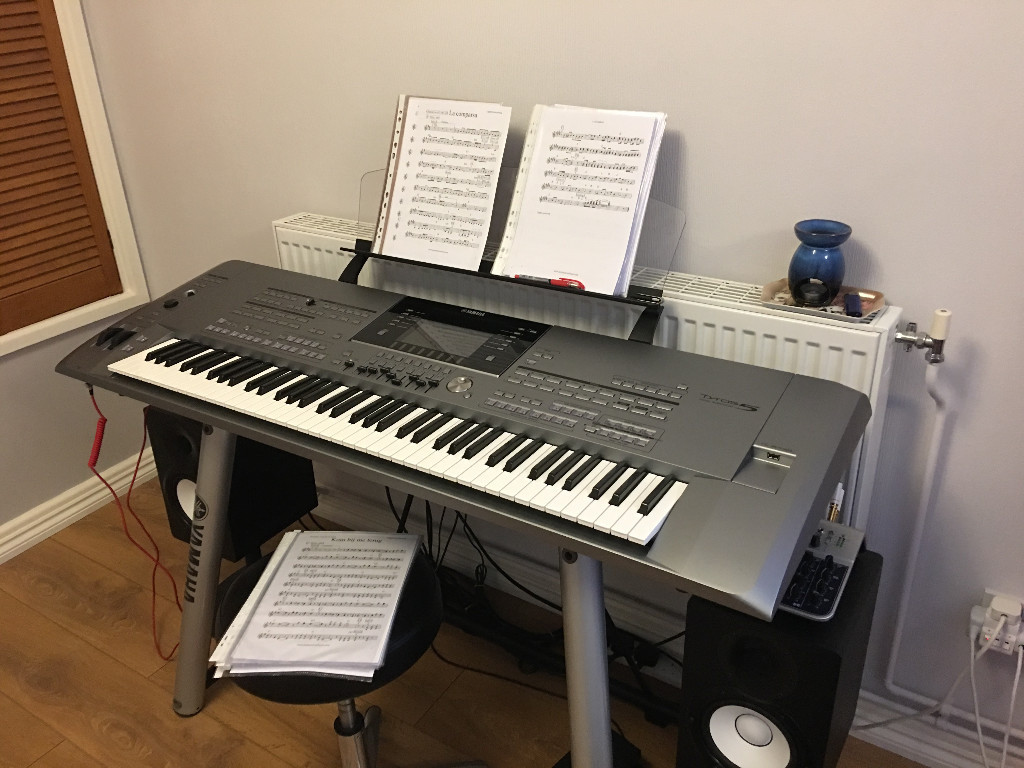  Yamaha  Tyros  5  Keyboard  in Wrexham Gumtree