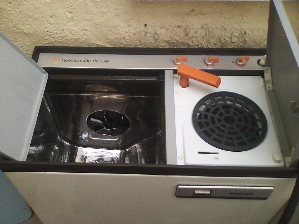 Twin tub Hoovermatic De Luxe Twin Tub washing machine model T5024 in