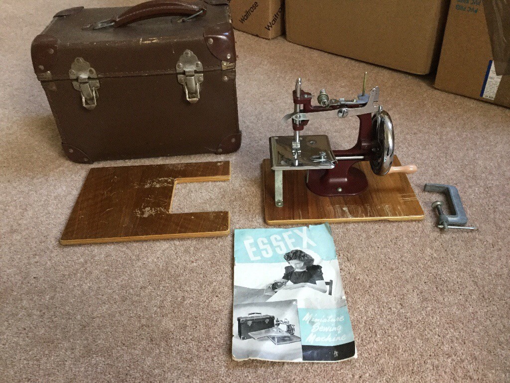 Vintage manual Essex miniature sewing machine in Riding Mill
