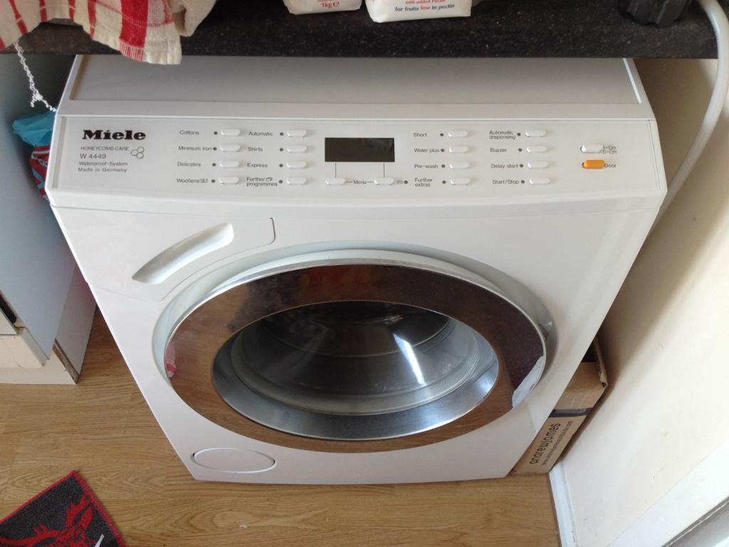 MIELE W4449 WASHING MACHINE, WITH AUTOMATIC DETERGENT DISPENSER, IN
