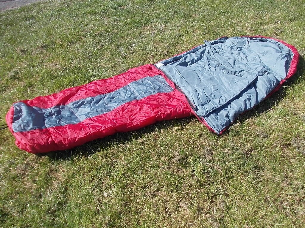 Adventuridge hiking camping sleeping bag mummy shape excellent condition in Newcastle, Tyne