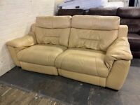 CREAM REAL LEATHER ELECTRIC RECLINER SOFA IN EXCELLENT CONDITION VERY COMFY + DELIVERY