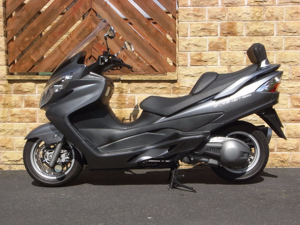 Suzuki Burgman 400cc Super-Scooter - Automatic - AN400 K7 - only 7, 140  miles