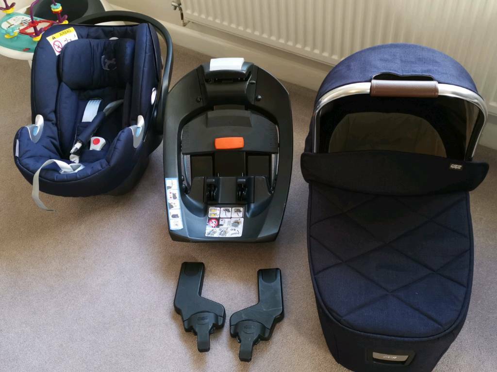 Mama and papas cybex car seat and ISOFIX and attachment. Ocarro
