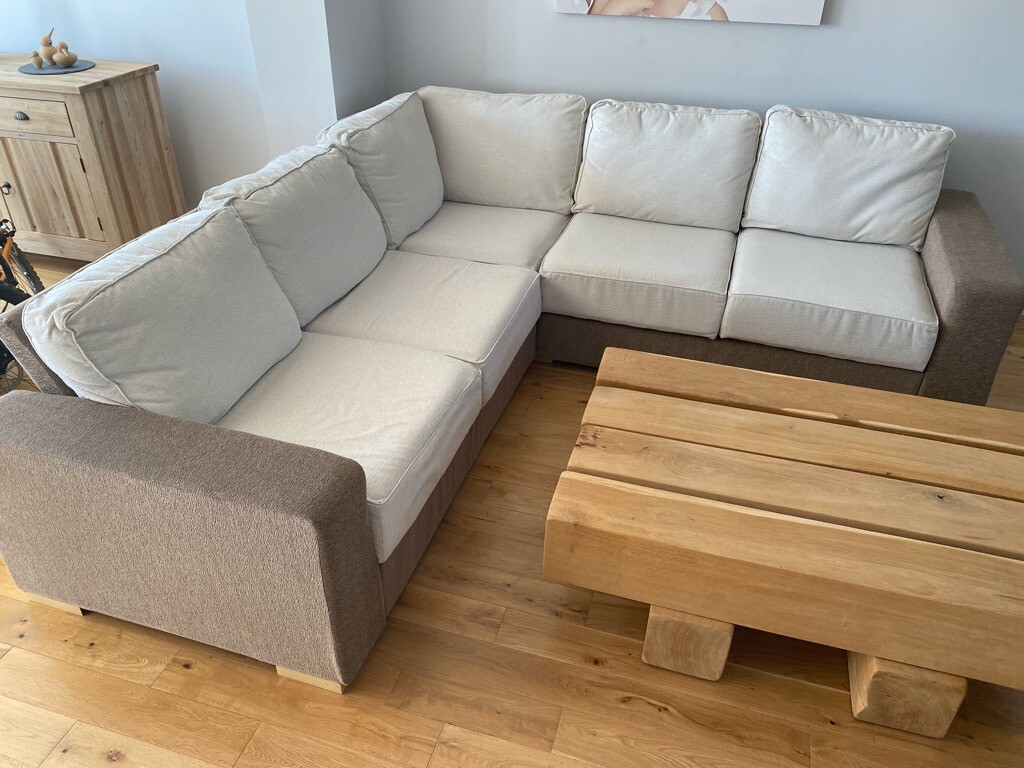 BARGAIN OF THE DAY ALMOST NEW / NEVER USED NABRU SOFA in Wallingford