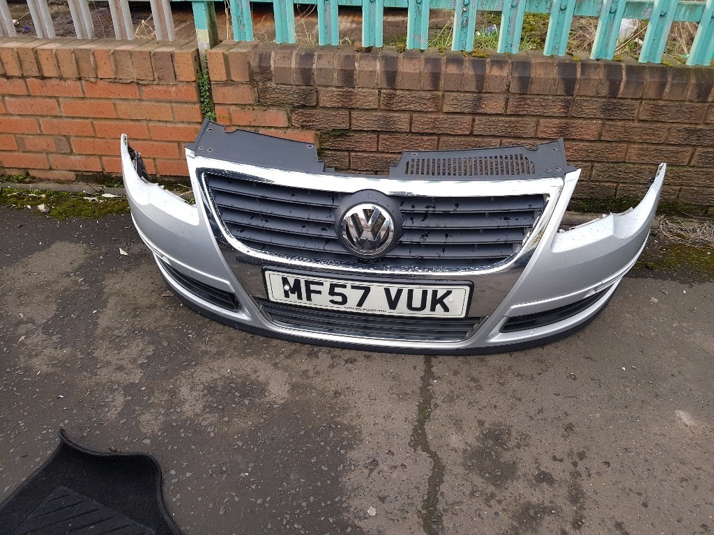 VW PASSAT B6 3C 2007 FRONT BUMPER + GRILL NO FOGS SILVER in Wolverhampton, West Midlands