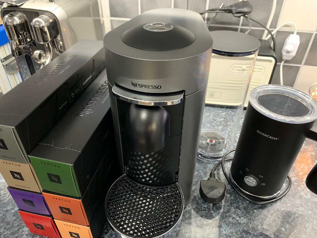Like new Nespresso vertuo plus espresso coffee pod machine & milk