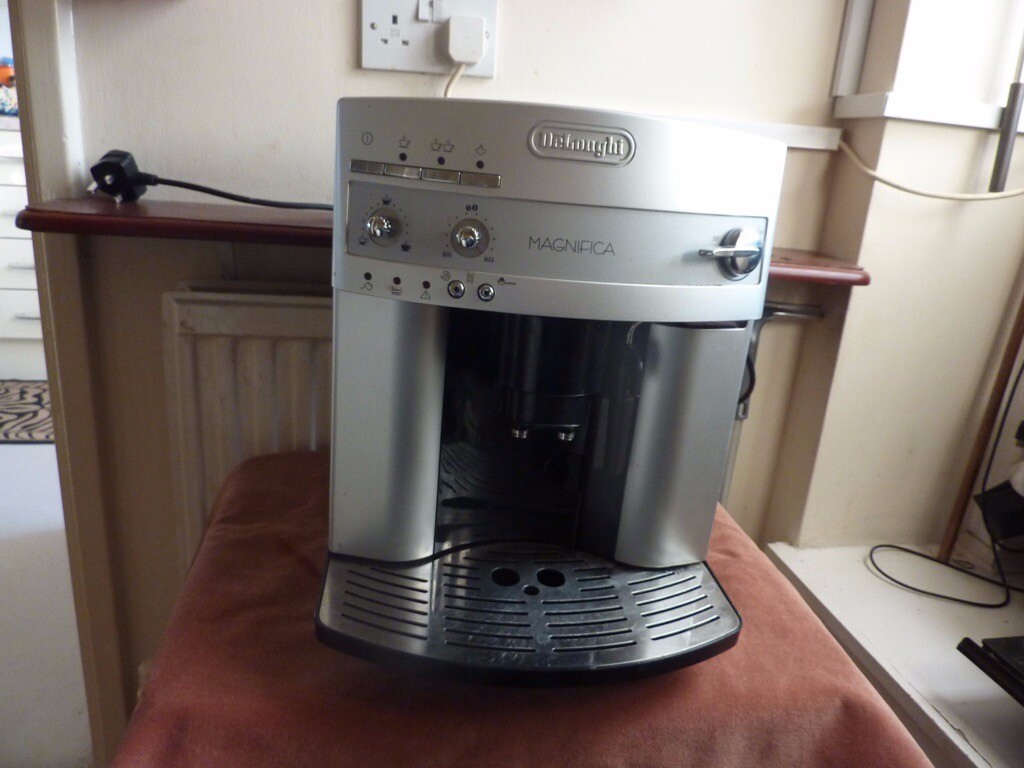 DELONGHI BEAN TO CUP COFFEE MACHINE ESAM 3200S | in ...