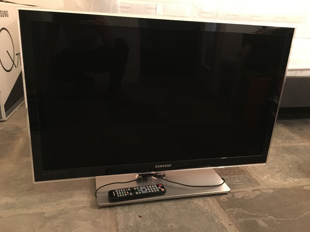Samsung UE40C6000 42" 1080p FULL HD LED Television in Bath, Somerset