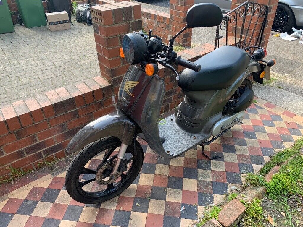  Honda  Sky  SGX50 Scooter  Moped Motorcycle  49cc Excellent 