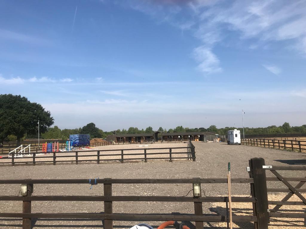 Stable yard for rent in Egham, Surrey Gumtree